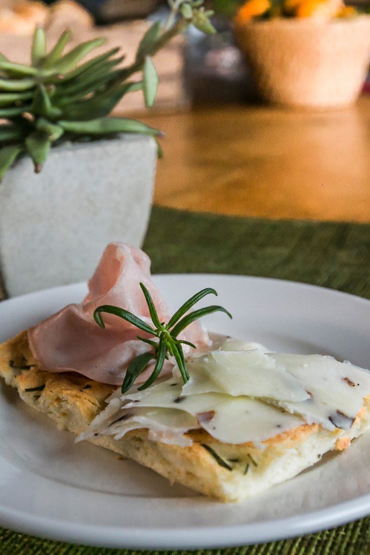 Recept Focaccia Met Pecorino En Mortadella Njam