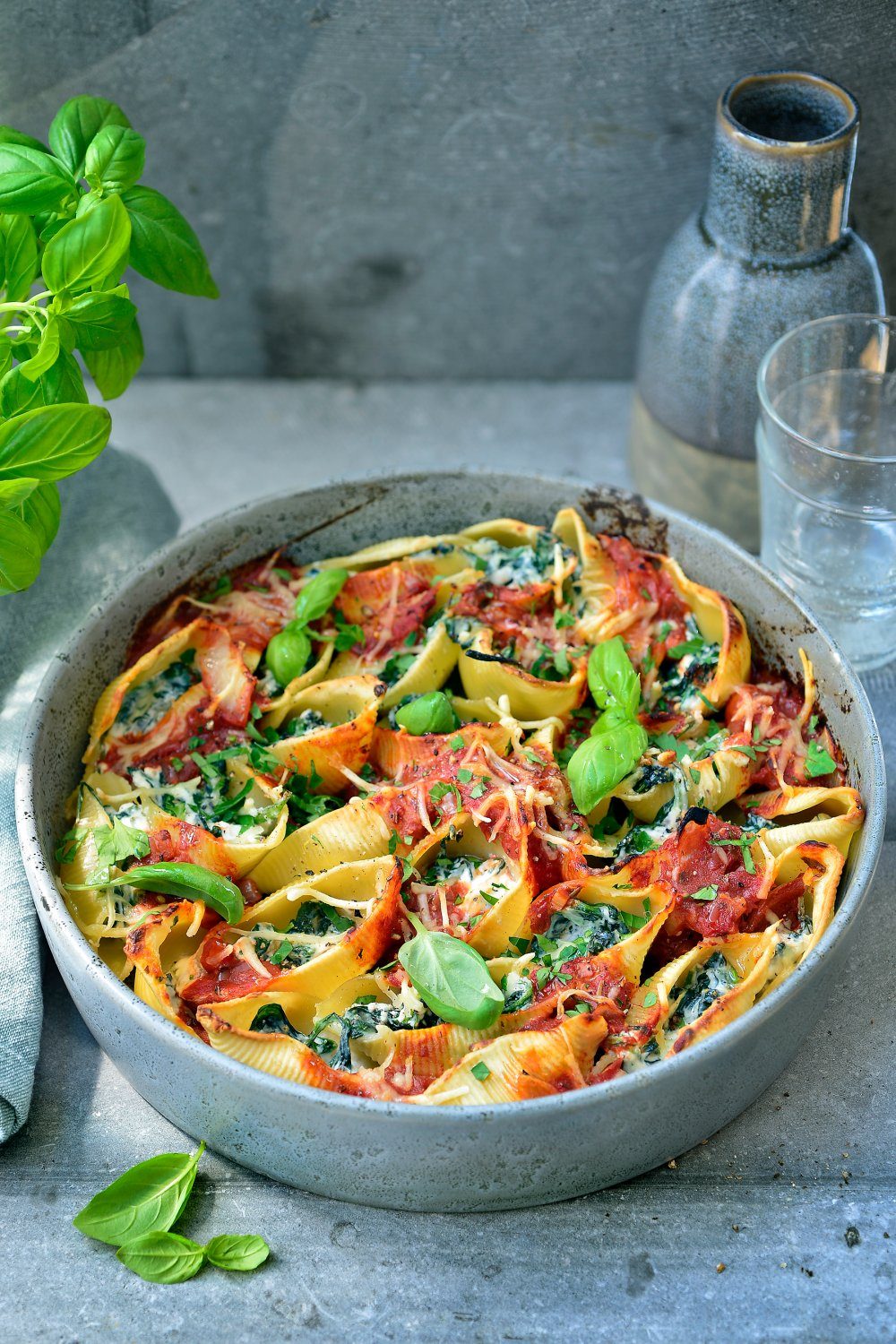 kanaal Inactief mijn Grote pastaschelpen met spinazie, ricotta en tomatensaus - Recepten - njam!