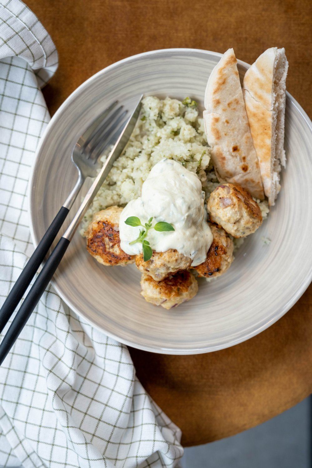 Kippenballetjes met bloemkoolcouscous