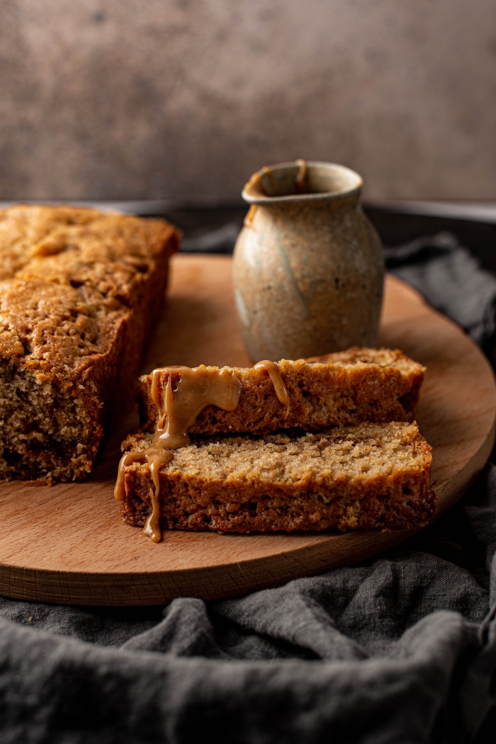 Stroopwafelcake met karamelsaus