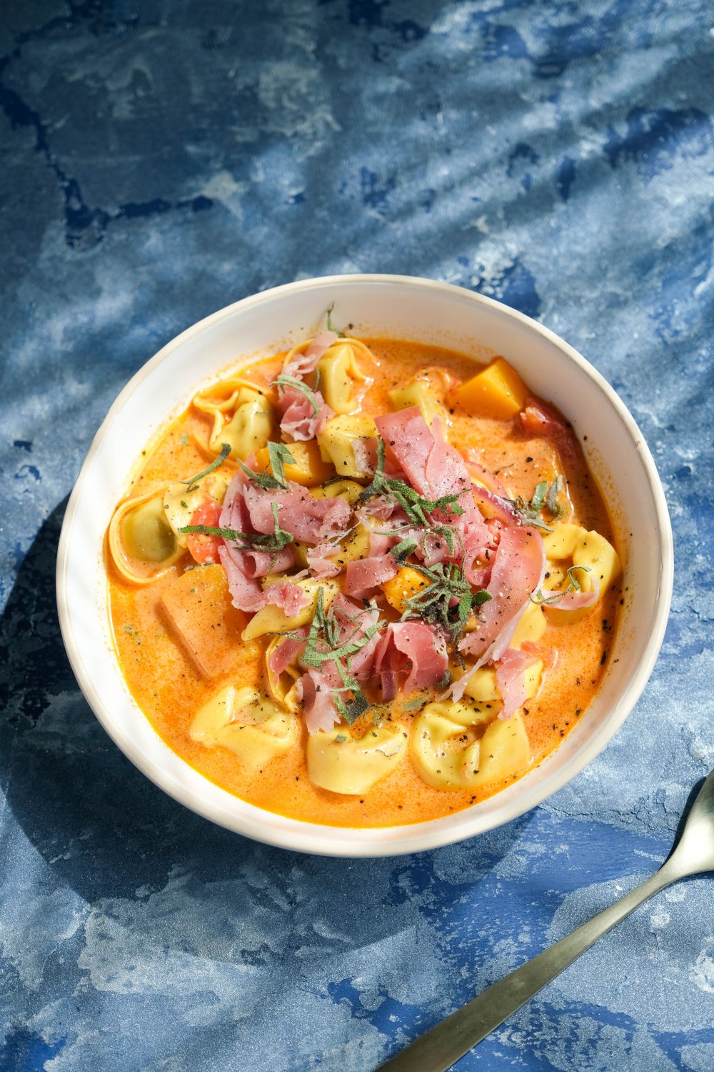 Tortellinisoep met pompoen