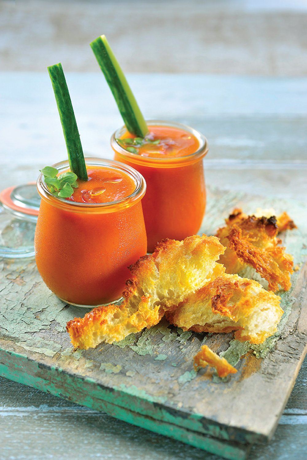 Gazpacho met lookbroodjes