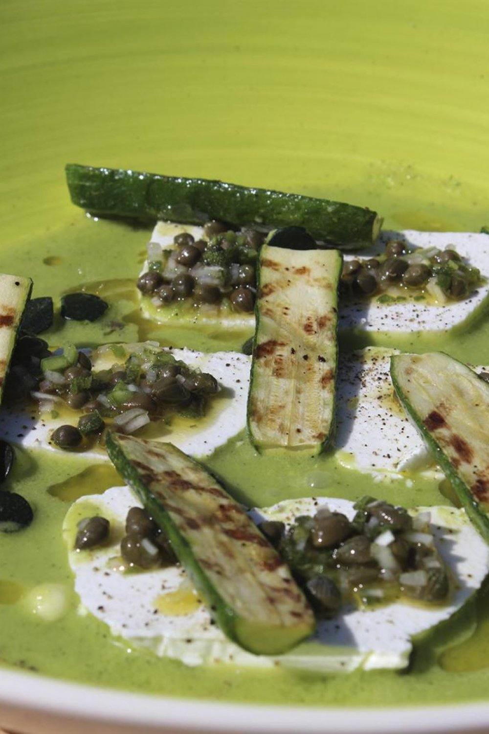 Soepje van courgette met salie en ricotta