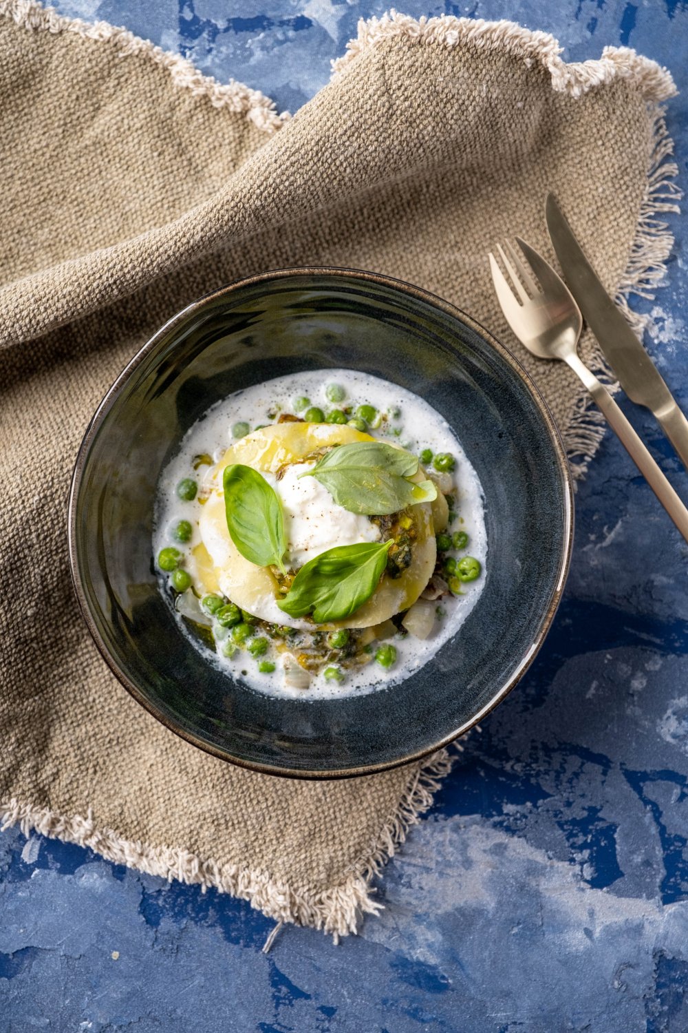 Open ravioli met pistachepesto en erwtjes