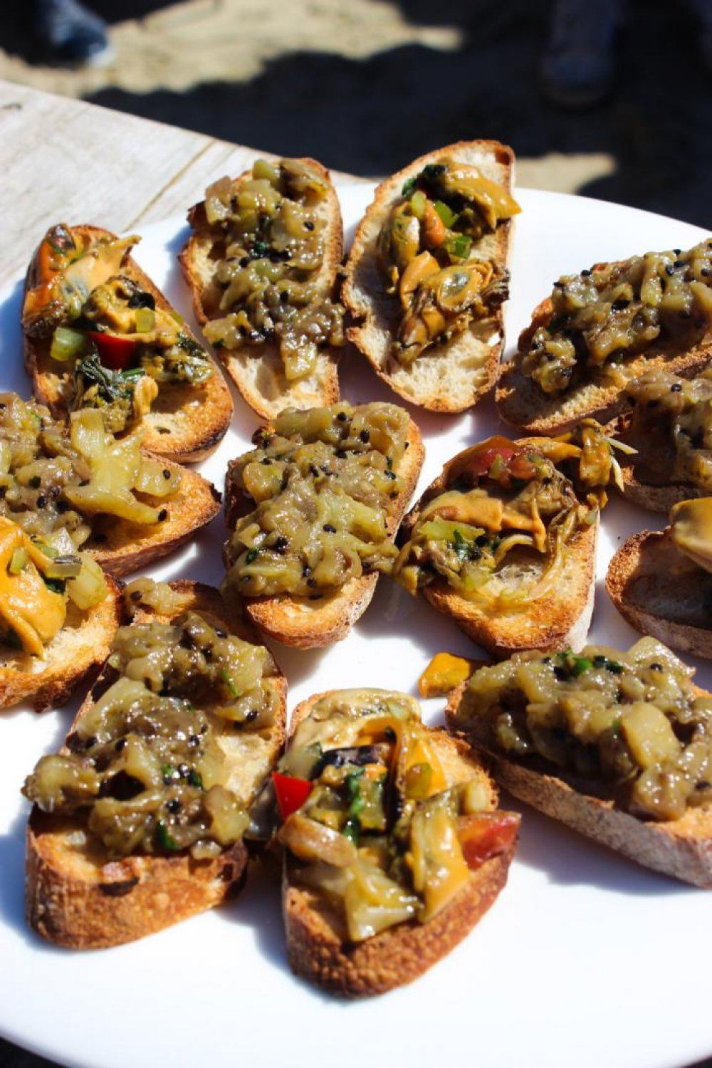 Bruschetta's met mosselen en gegrilde aubergines