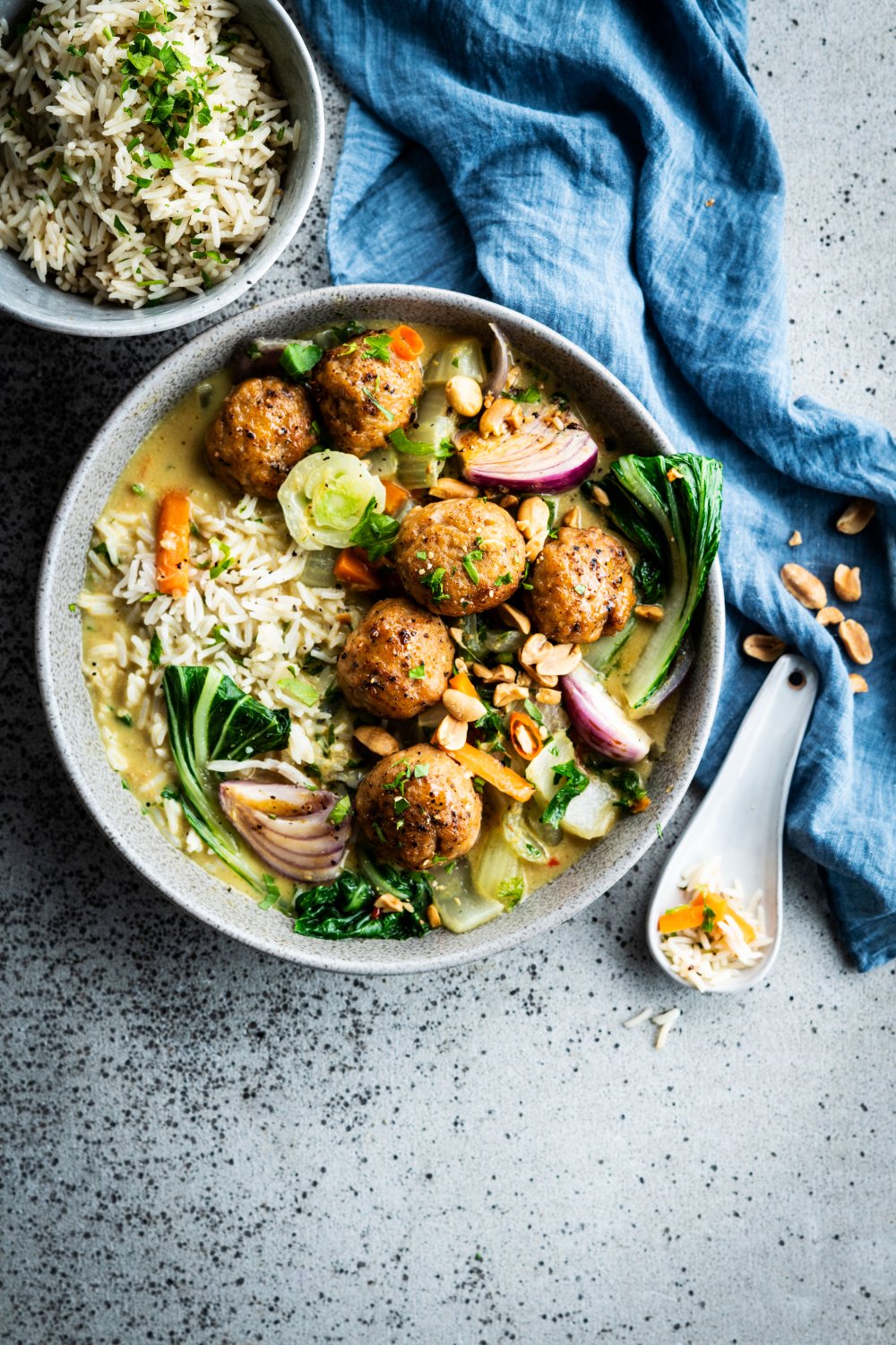 Curry met kippenballetjes en paksoi