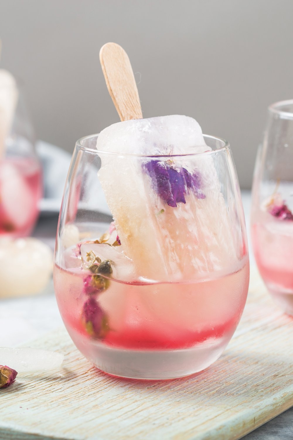 Mocktail met siroop van rozen