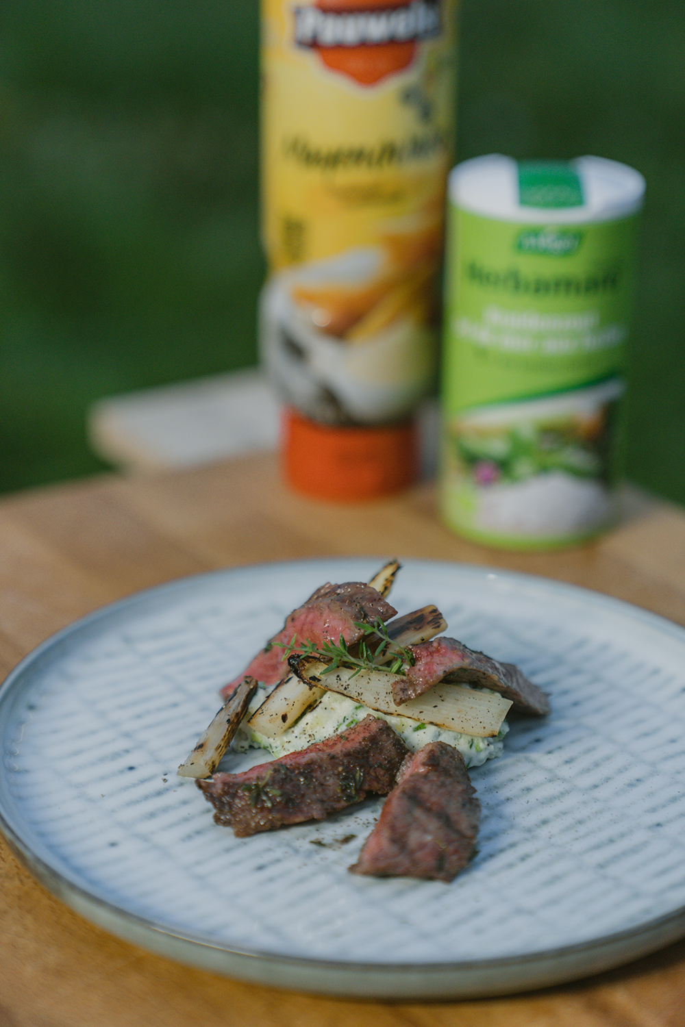 Wagyu beef met gegrilde asperges en aardappelsalade