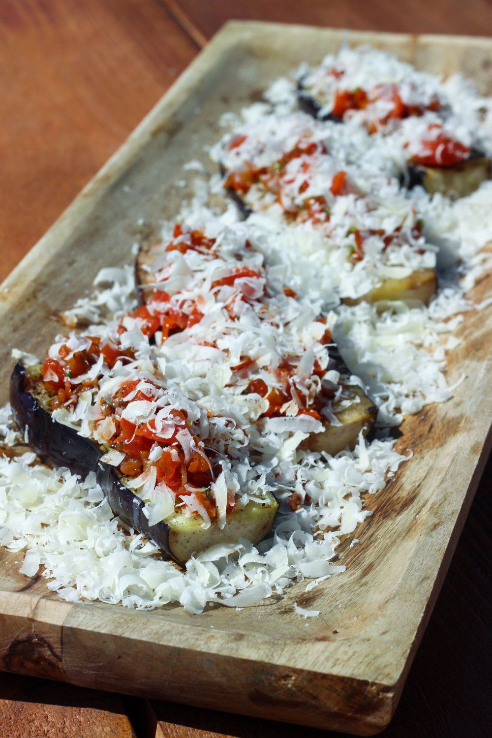 Gegrilde aubergines met tomatencompote