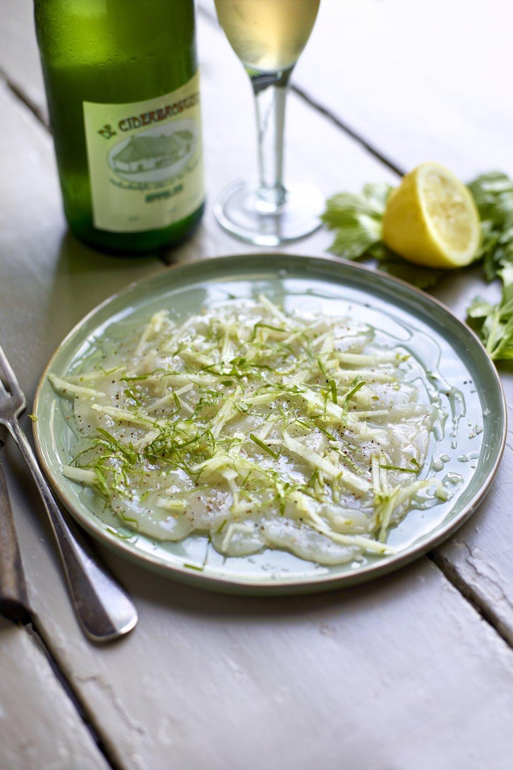 Carpaccio van coquilles en appel met vinaigrette van druivenpitolie