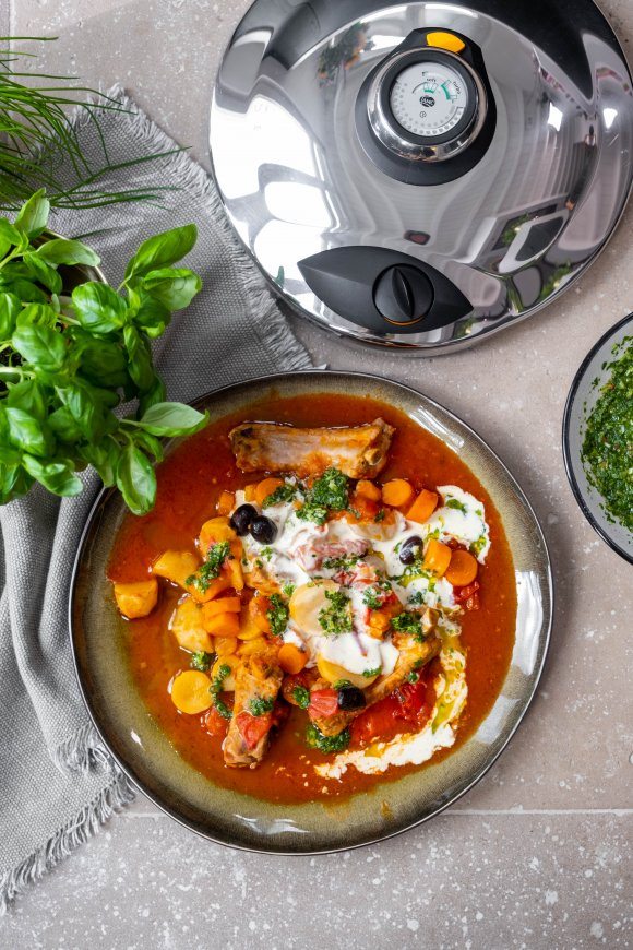 Ribbetjes in een zoete tomatensaus