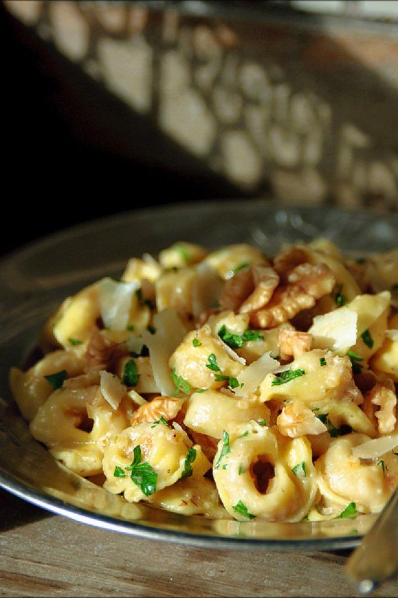 Tortellini met supersnelle walnoot - mascarpone saus