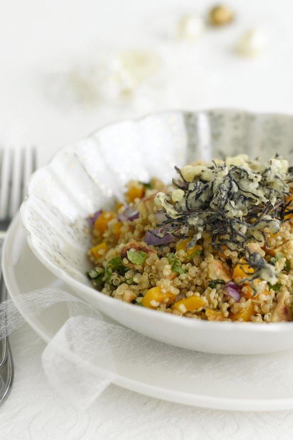 Quinoa salade met tempura van zeewier