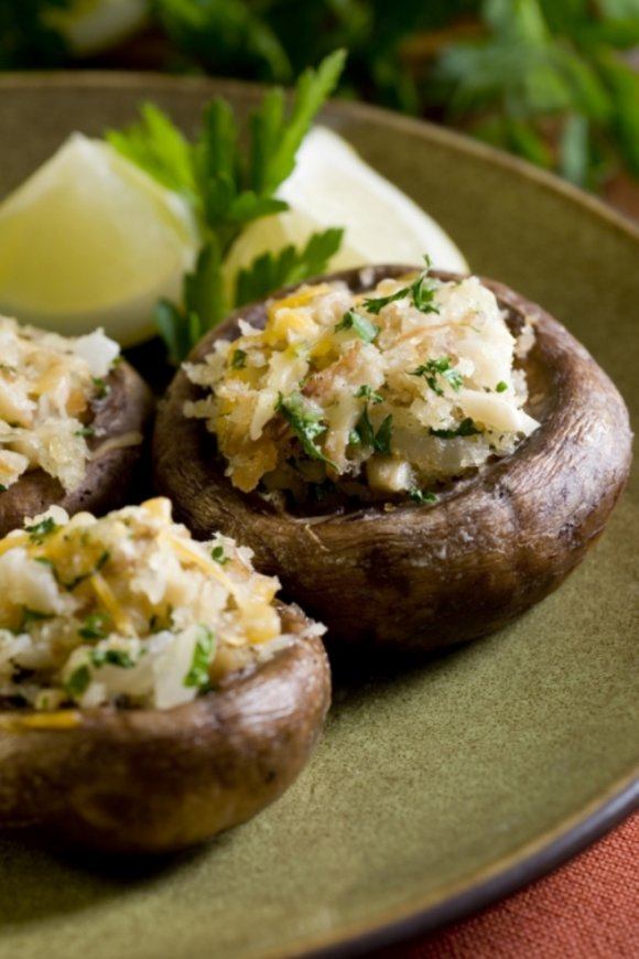 Gevulde champignons met geroosterde ui