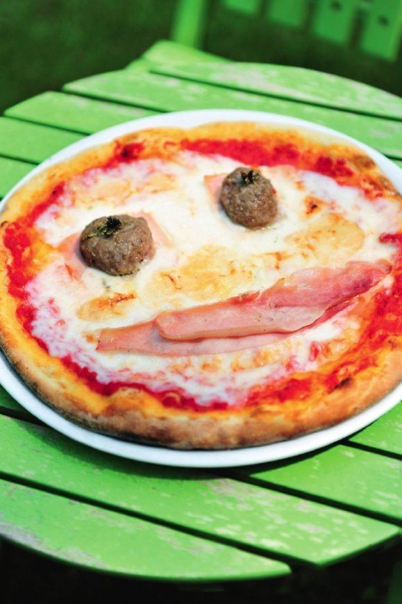 Pizza Bambino met hesp en gehaktballetjes