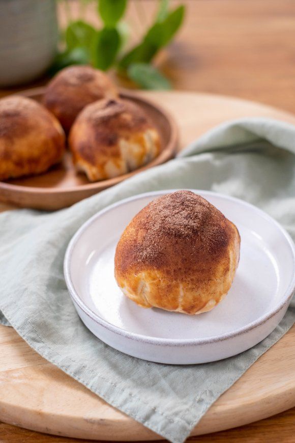 Appelbollen met karamel en rozijnen