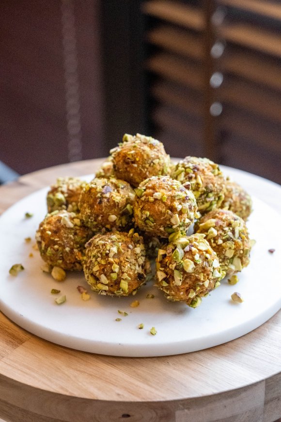 Carrot cake bliss balls