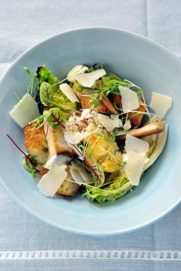 Caesarsalade met gegrilde slaharten