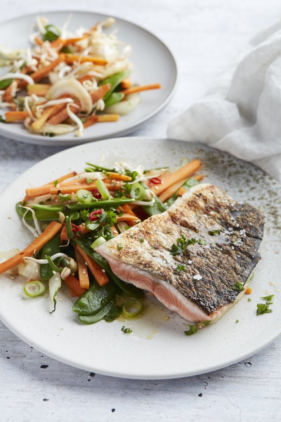 Gegrilde zalm met Oosterse groenten