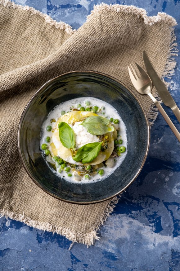Open ravioli met pistachepesto en erwtjes