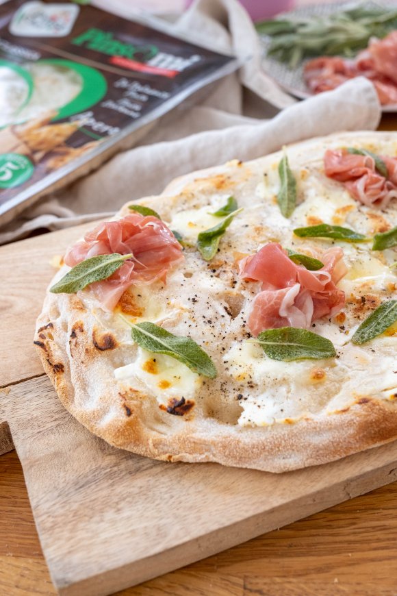 Pinsa met ricotta, Italiaanse ham en salieboter