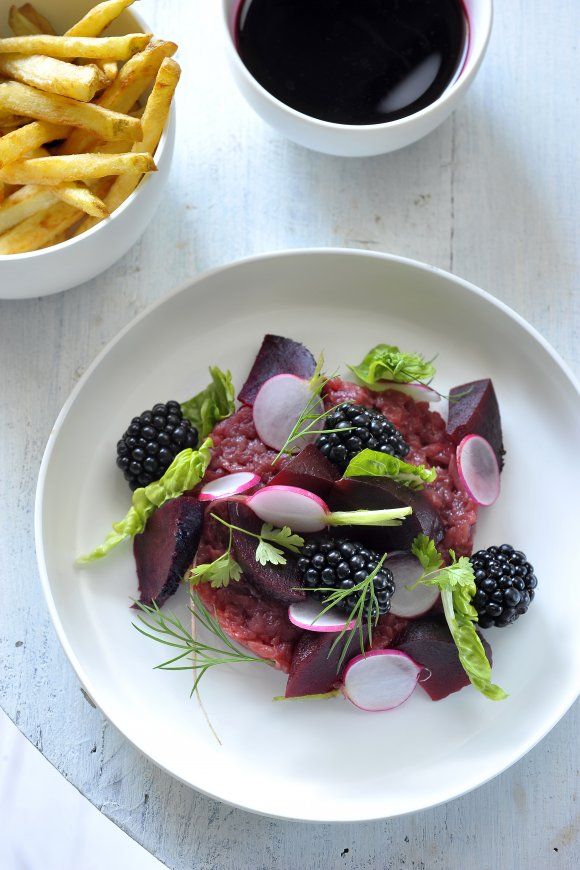 Rundertartaar met rode bietensalade