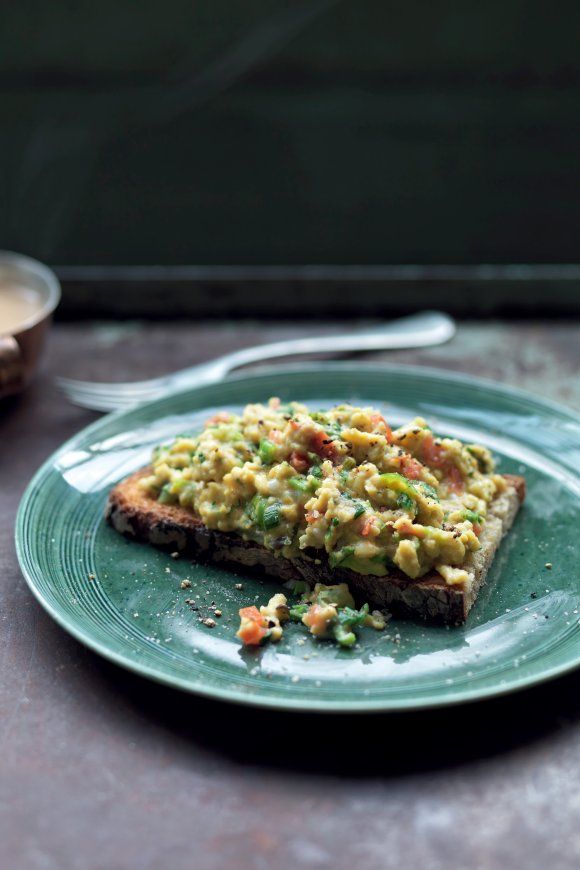 Toast met pittig roerei