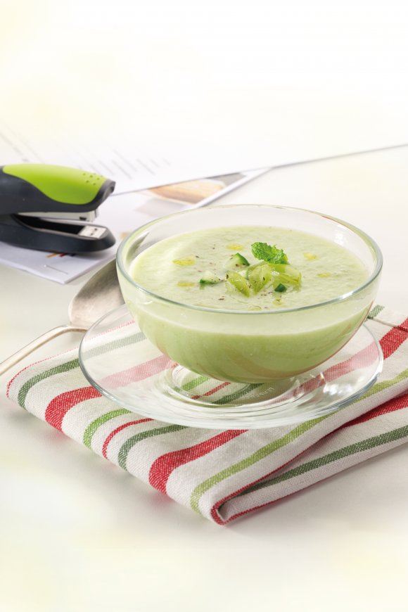 Groene gazpacho met amandelen