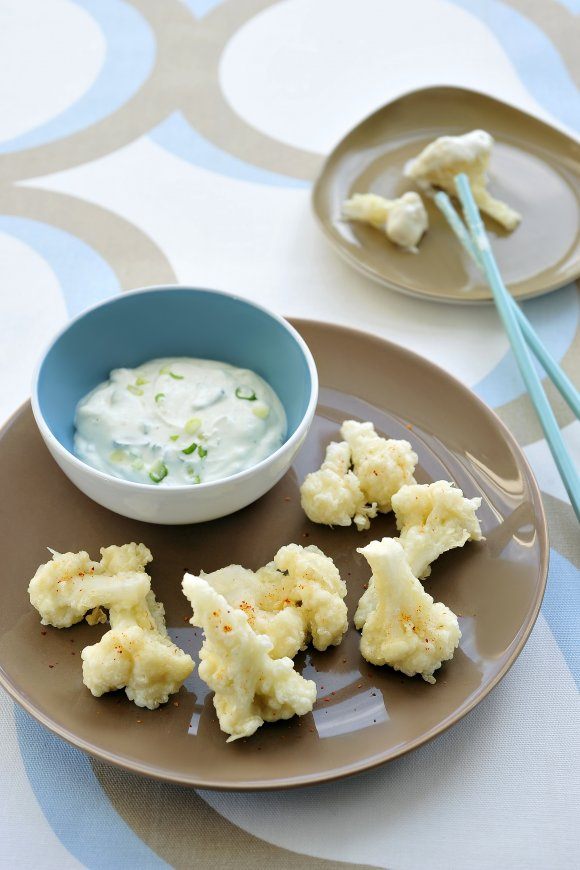 Bloemkool-tempura met yoghurt-dipsaus