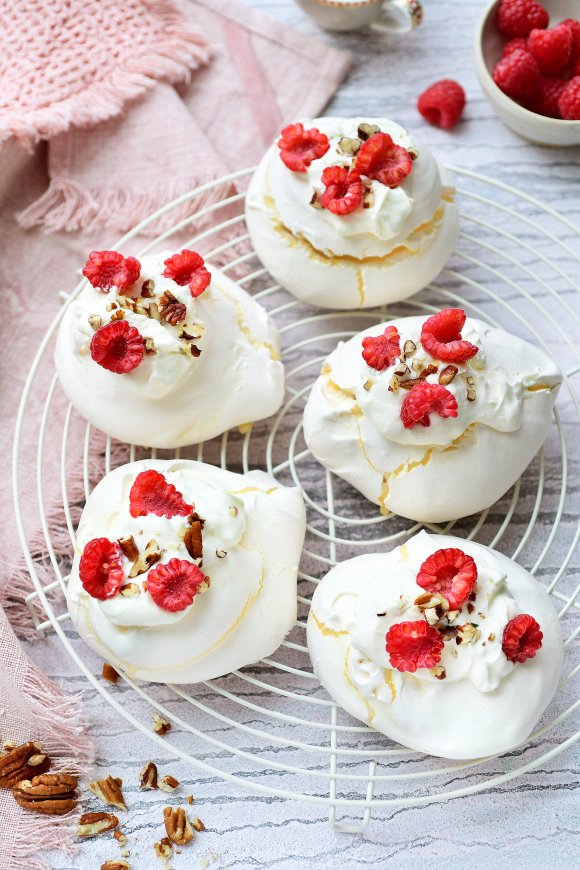 Merginues met frambozen