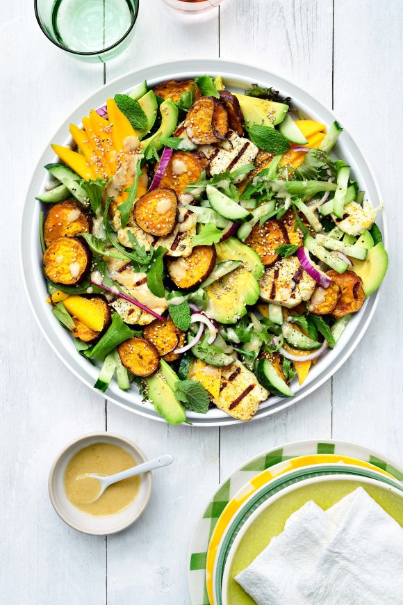 Salade met mango en zoete aardappel