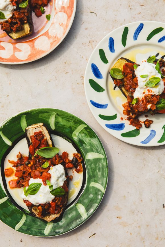 Aubergine met caponata en stracciatella