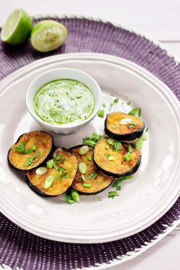 Pittig gepaneerde aubergine met muntdip