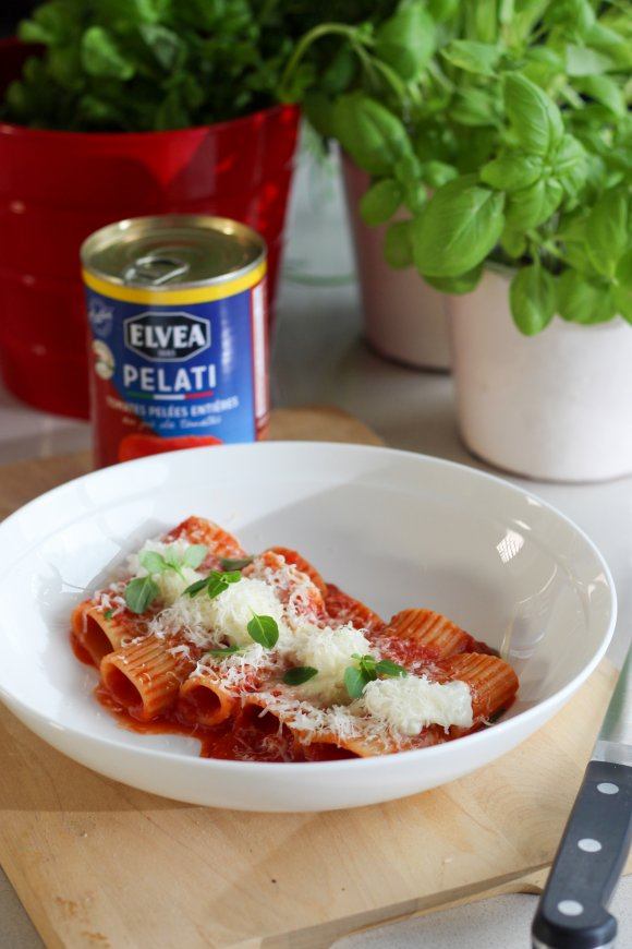 Paccheri met tomaat en mozzarella