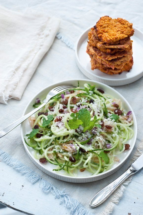 Komkommerspaghetti met tabouléh van bloemkool 