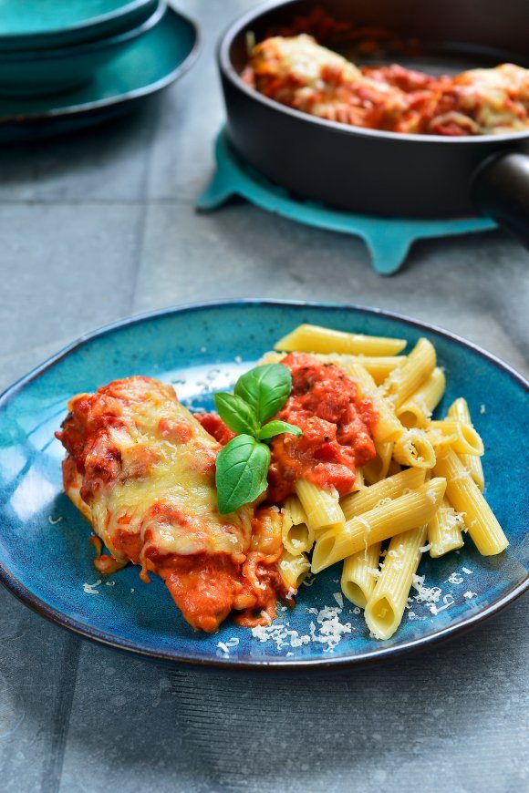 Kip in een romig tomatensausje met penne