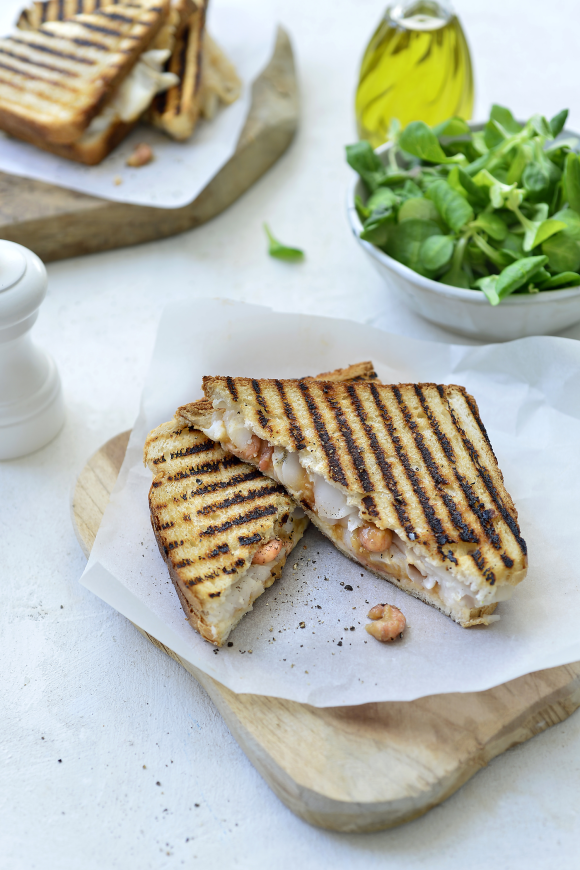 Croque met wijting en garnaal