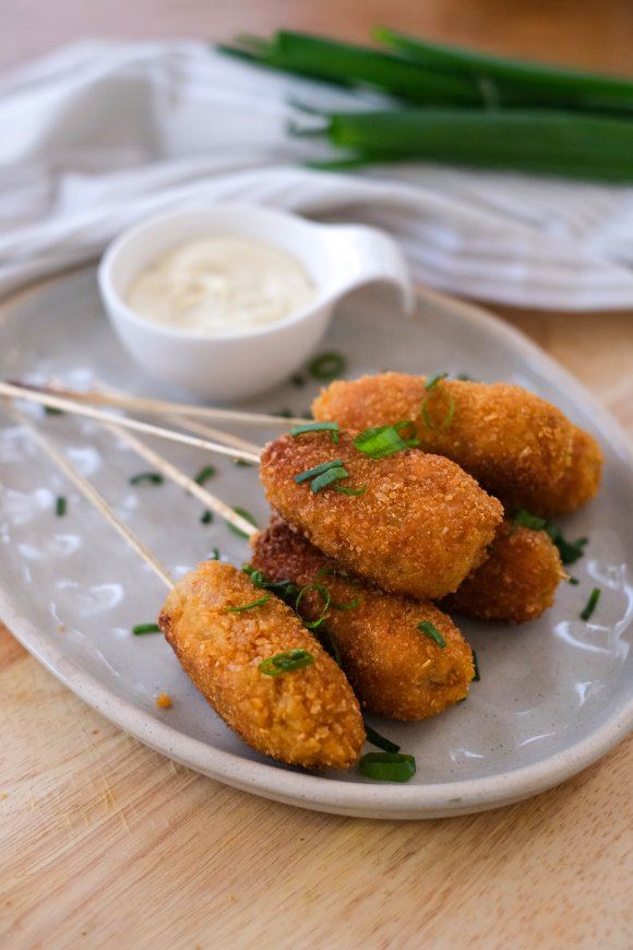 Kipnuggets op een stokje