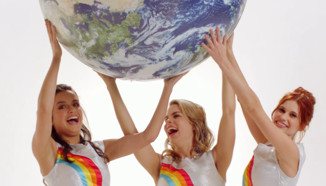 Hanne, Marthe en Klaasje steken videoclip Alle Kleuren in nieuw jasje